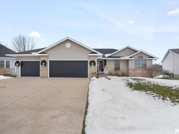 973 17th Ave, Silvis, IL 61282