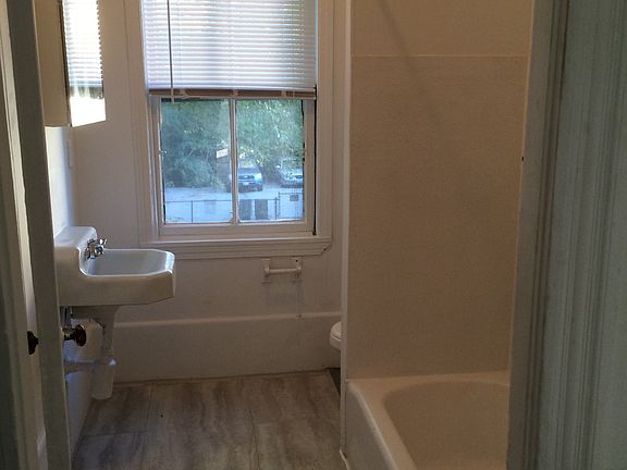 4th image of 32 Tuxedo Ave #2
