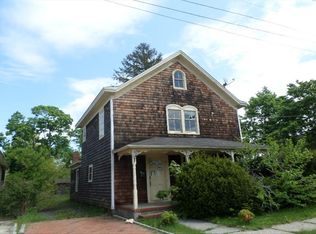 514 Saint Johns Pl, Riverhead, NY 11901