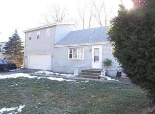 6919 Seminole Dr, Wonder Lake, IL 60097