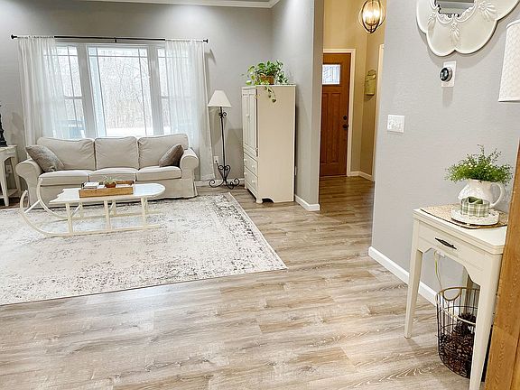 Front entry/ living room