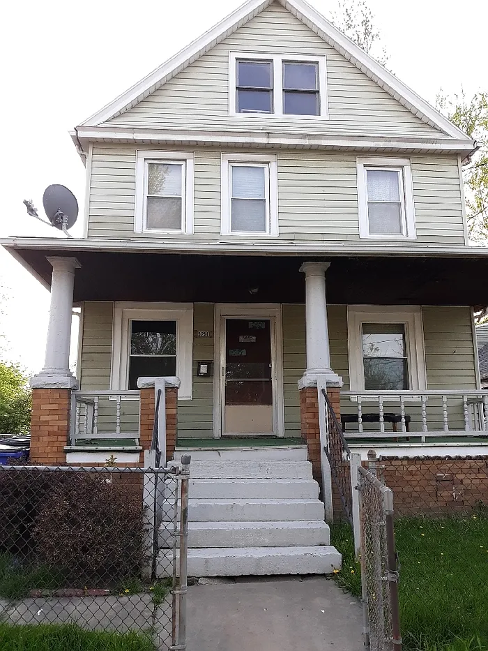 3296 W 52nd St photo 1