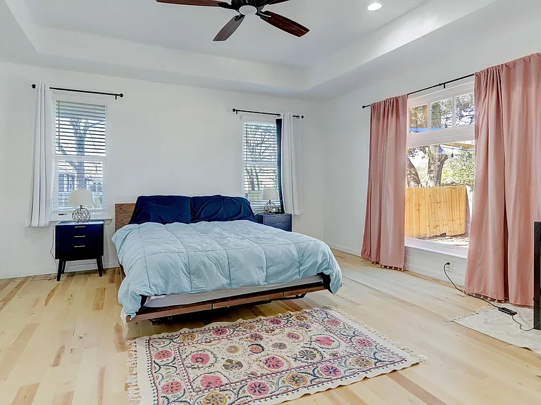 4801 Avenue H — Photo 17
