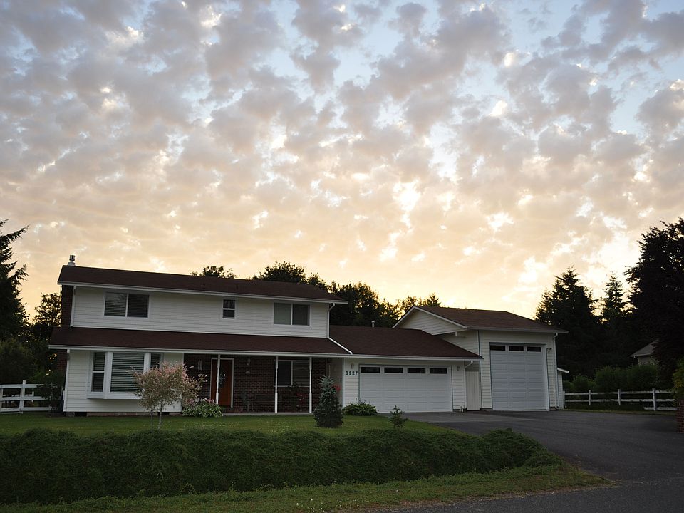 1st image of 3927 Foxhall Dr NE