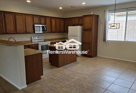 4th image of 9609 N 181st Ln