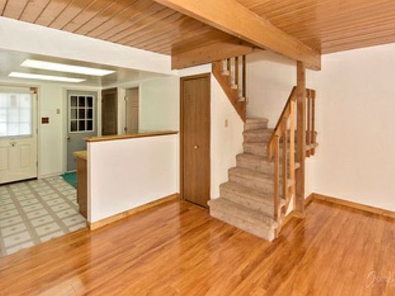 4th image of 444 Meadow Green Ln