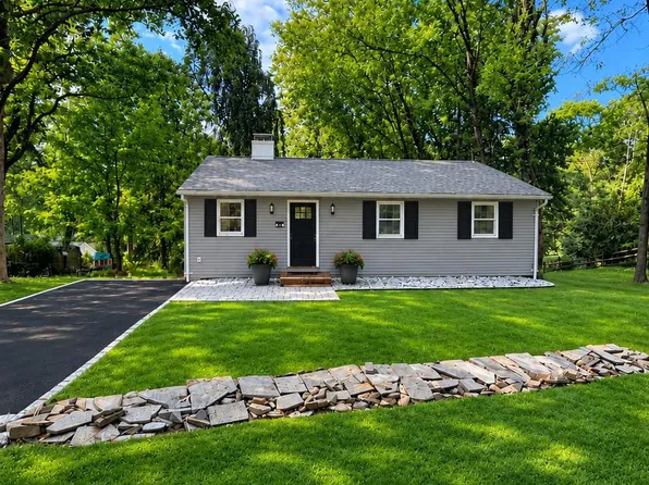 32 Montague Ave, Ewing, NJ 08628