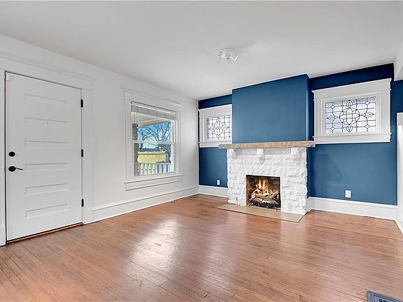 4th image of 820 E 31st St