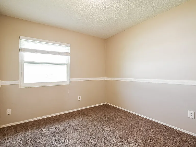 825 Virginia Woods Ln — Photo 12