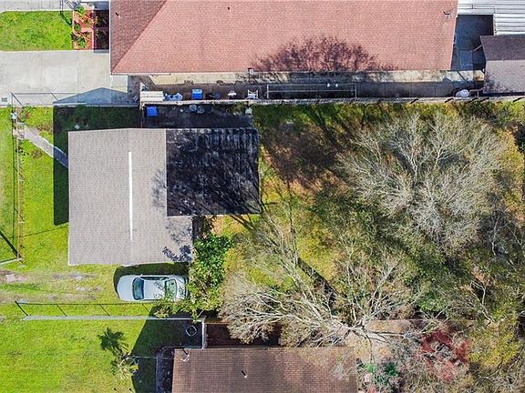 3rd image of 7021 N Hubert Ave