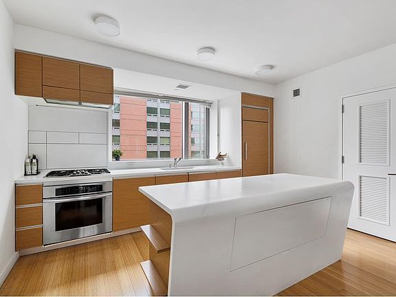 2nd image of 2 River Ter APT 6N
