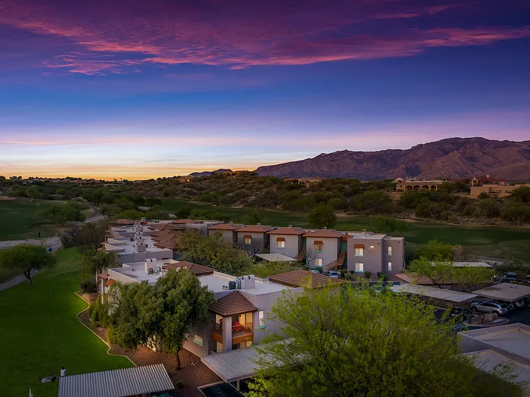 Golf Villas Apartments — Photo 29