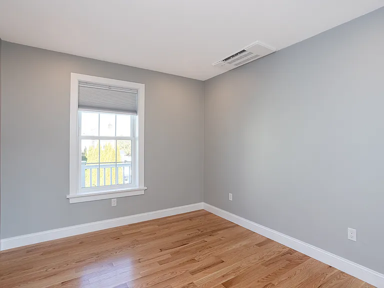 3 Vaughan Ave — Photo 5