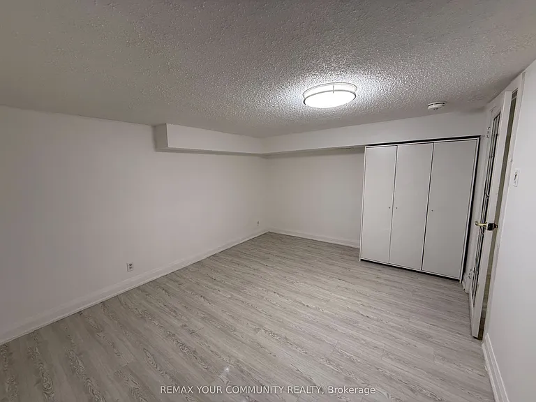 6 Albery Cres — Photo 9