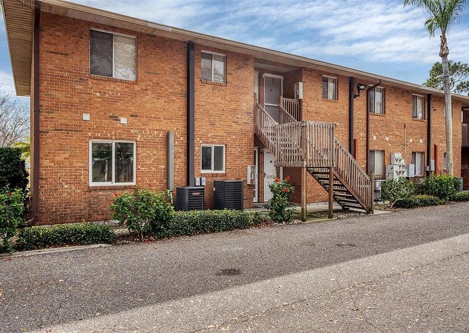 1st image of 211 AIRPORT AVENUE W #109