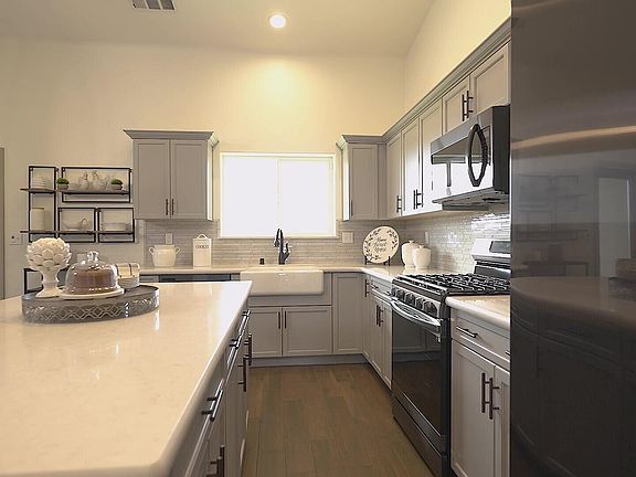 3rd image of 415 W Joan Avenue