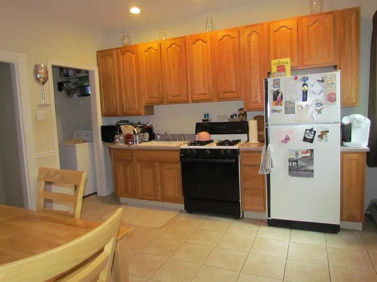 750 E 3rd St #2 — Photo 11
