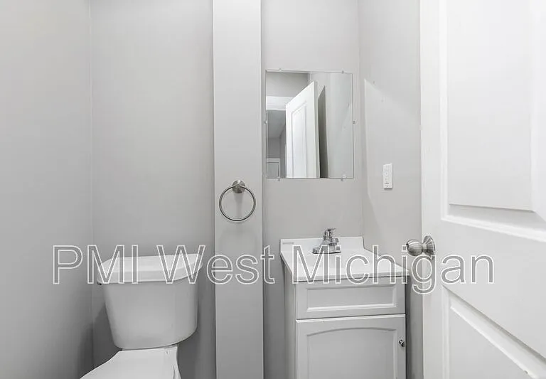 1038 3rd St NW — Photo 12