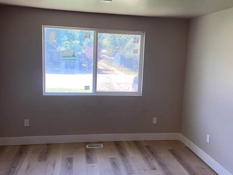 6768 S San Bruno Ave — Photo 3
