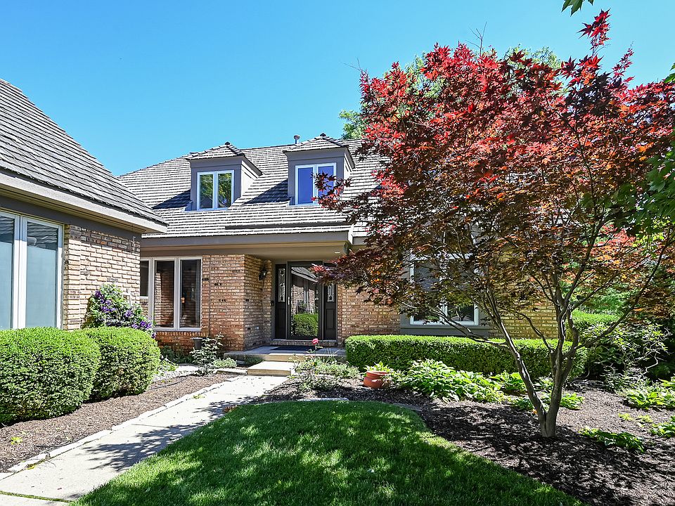 1st image of 28 Lake Ridge Club Dr