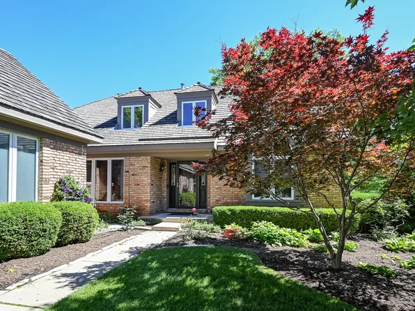 28 Lake Ridge Club Dr, Burr Ridge, IL 60527