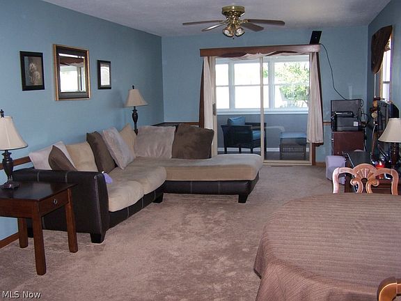 5th image of 936 Canterbury Ln #D