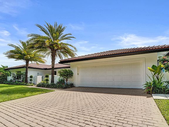 2nd image of 2804 Banyan Boulevard Circle NW