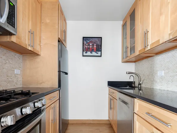 445 5th Avenue image 3 of 10