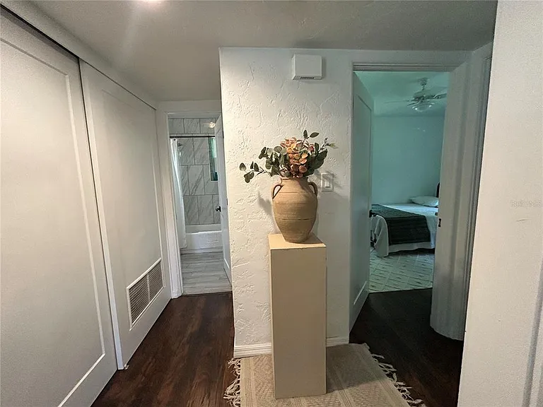 816 NE 9th Ave — Photo 9