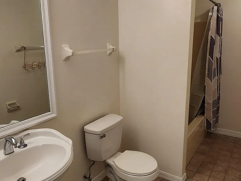 1807 Edith St NE — Photo 20