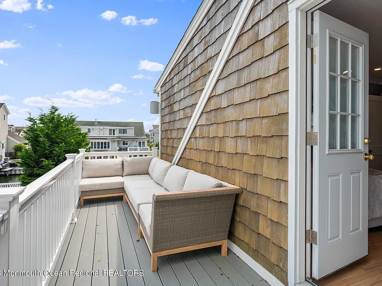 212 Helm Rd — Photo 32