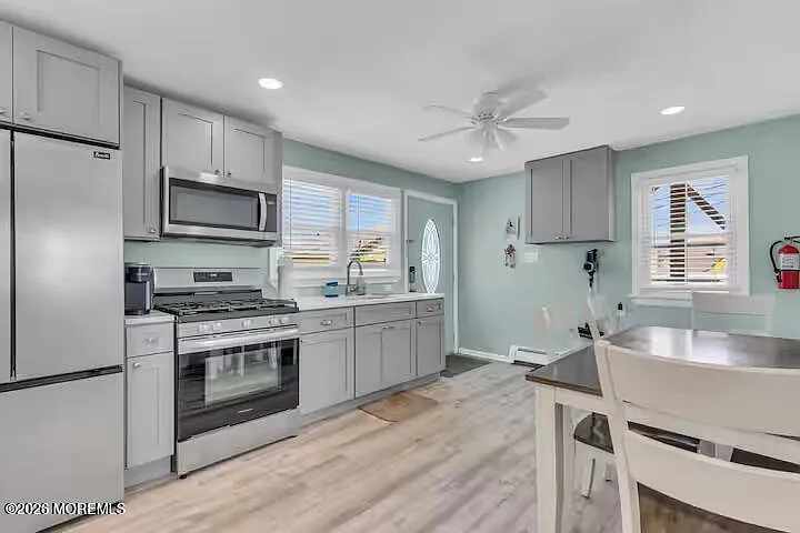 2 bed, 851 sqft, $1,550 — Photo 3