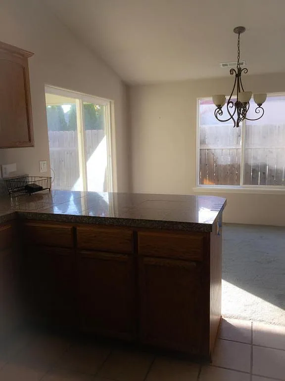 945 Willowdale Ave — Photo 3