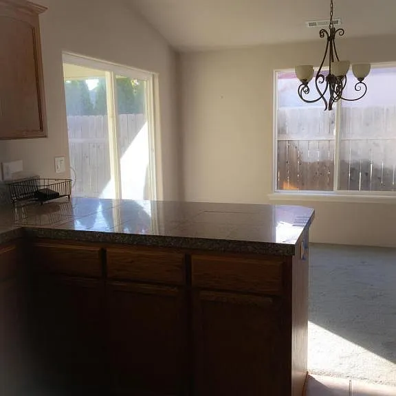 945 Willowdale Ave — Photo 3