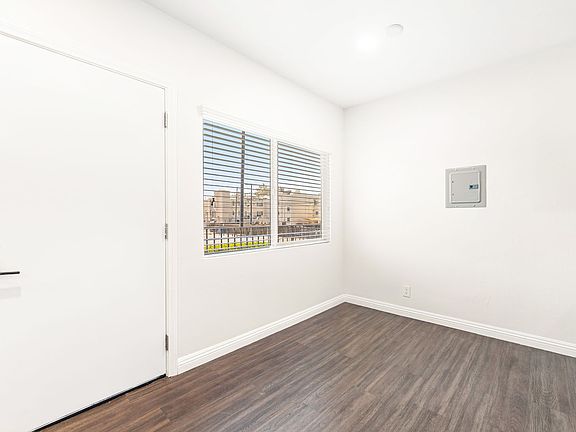 3rd image of 710 W 27th St #1B-1Ba-571Sqft
