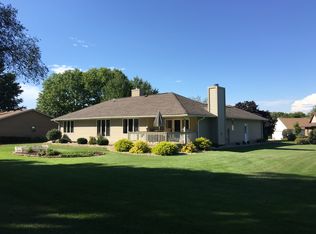 4201 Woodland Ct, Davenport, IA 52807