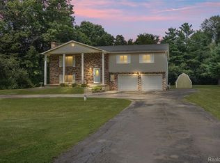 5461 E Holly Rd, Holly, MI 48442