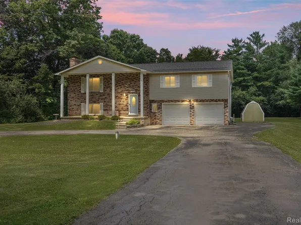 5461 E Holly Rd, Holly, MI 48442