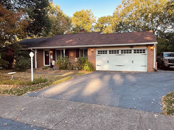 105 Oak Dr