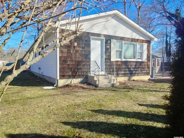 225 Moriches Avenue, Mastic, NY 11950