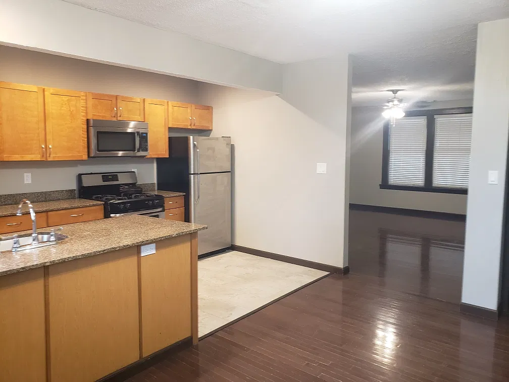 2 bed, 1050 sqft, $1,375 — Photo 2