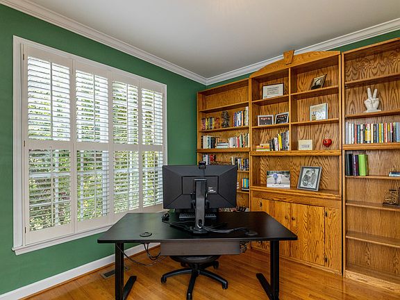 5th image of 3636 Sunningdale Way