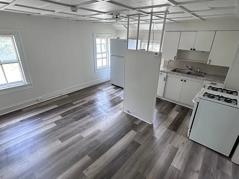 169 N Union St — Photo 3