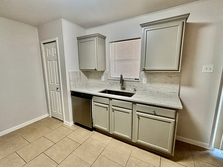 809 Cielo Vista Dr — Photo 8