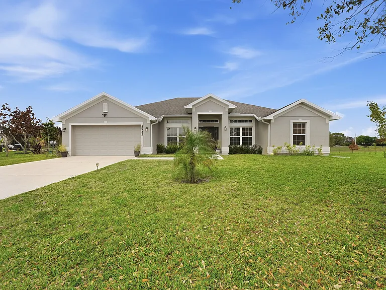 5923 NW Brianna Ct — Photo 1