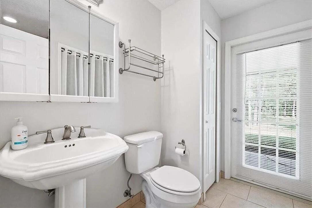 2 bed, 1.0 bath, 785 sqft, $2,100 — Photo 4
