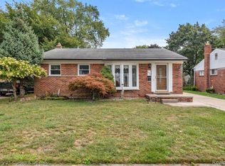 5435 Vivian St, Dearborn Heights, MI 48125