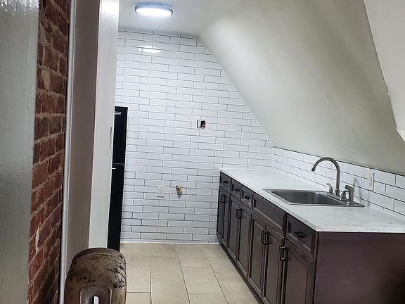 2nd image of 153 Greenwood Ave Floor 3