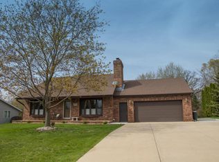 29724 Fernwood Dr, Waterford, WI 53185
