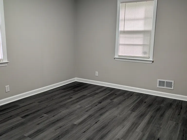 1013 Pinelane Rd — Photo 6
